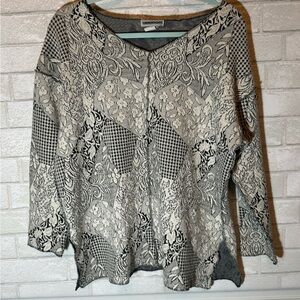 Vintage women’s  Black and White Patterned Top